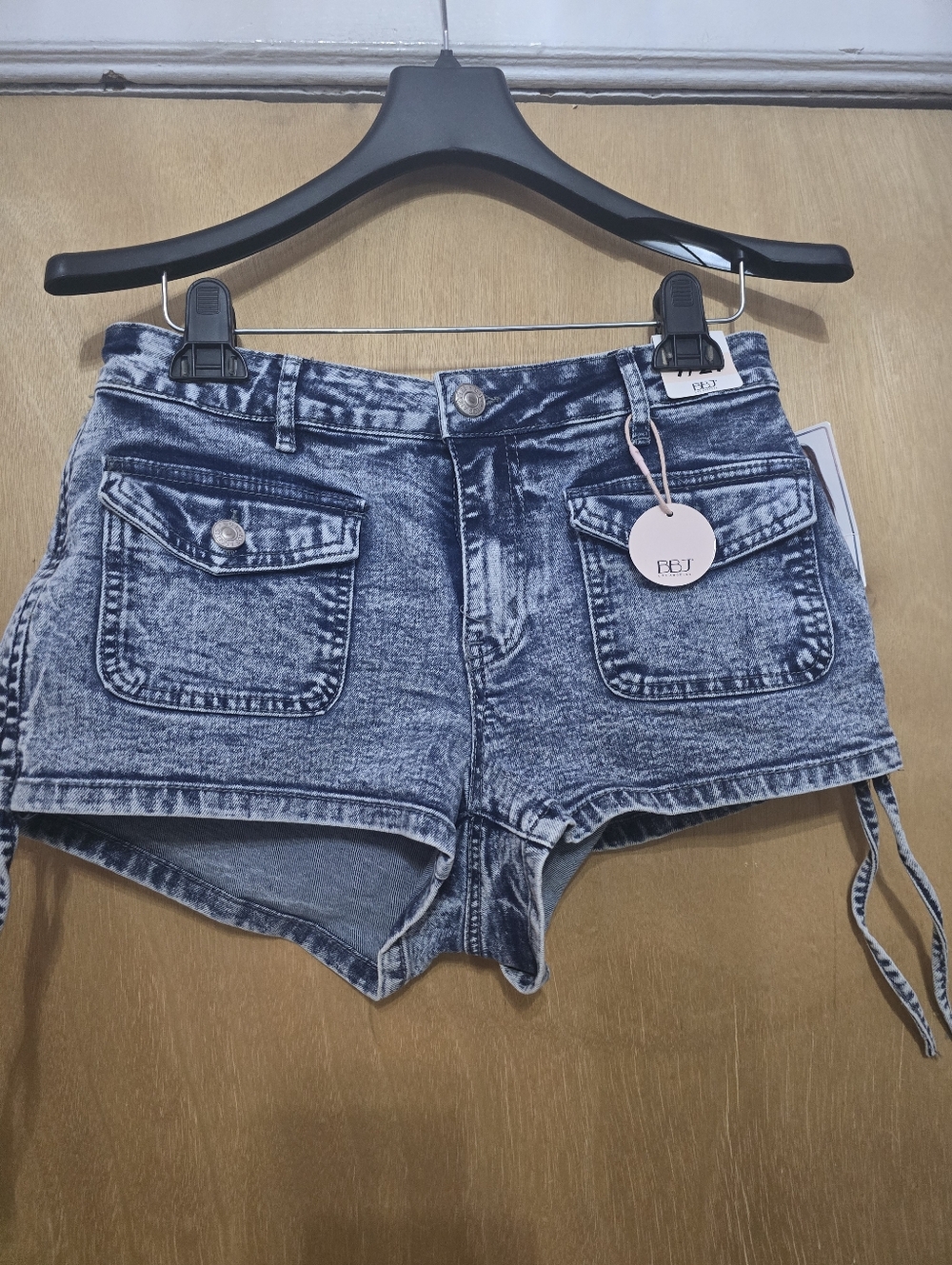 Acid Wash Denim Shorts with Front Patch Pockets.BBJ Los Angeles Size 9/29